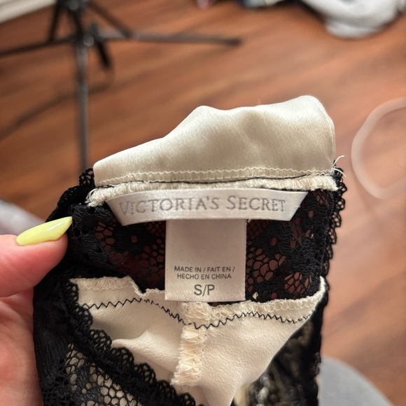 Victoria's Secret V-Neck Lace Satin Teddy size Small - Picture 11 of 13